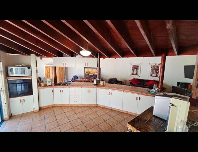 3 BEDROOM TOWNHOUSE FOR SALE IN DWARSKERSBOS